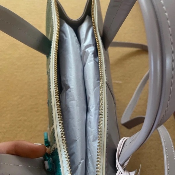 Stylish Beige and Green Tote Bag - Picture 4 of 5